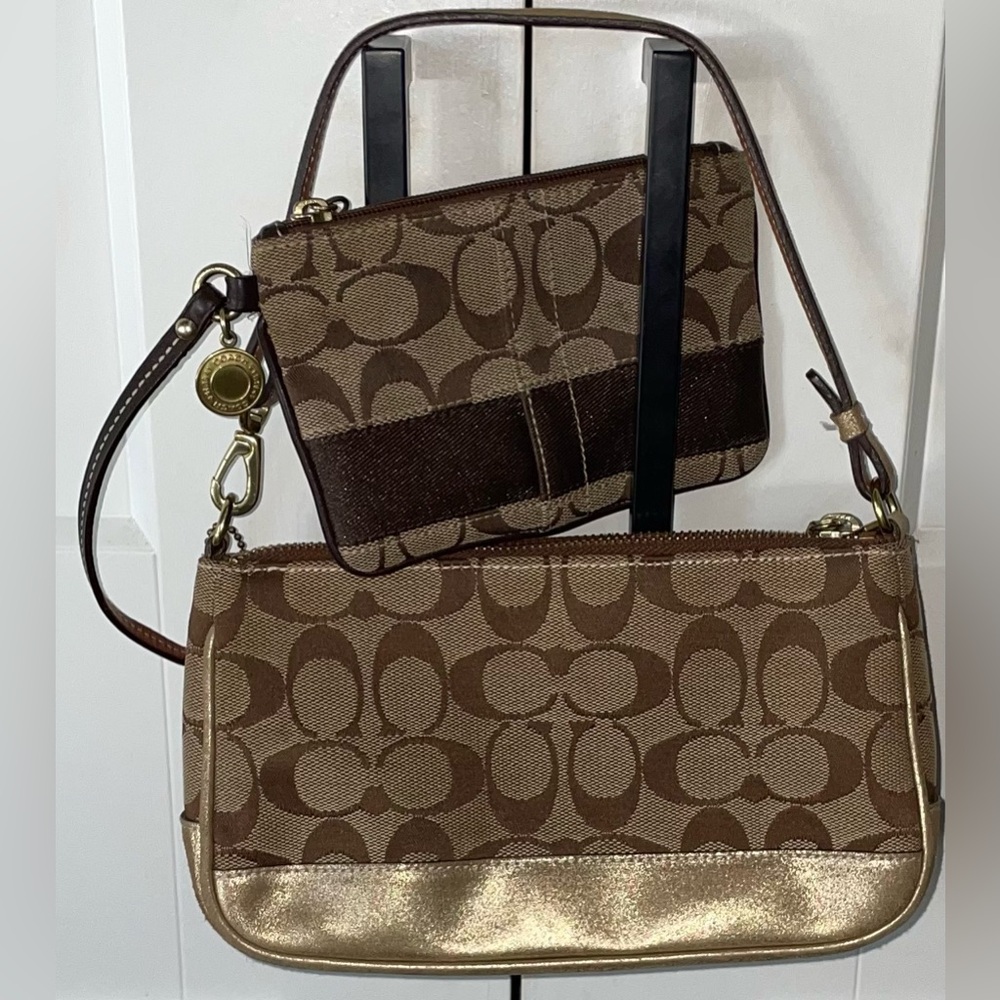 👝 Authentic *Coach* clutch & wristlet 👝